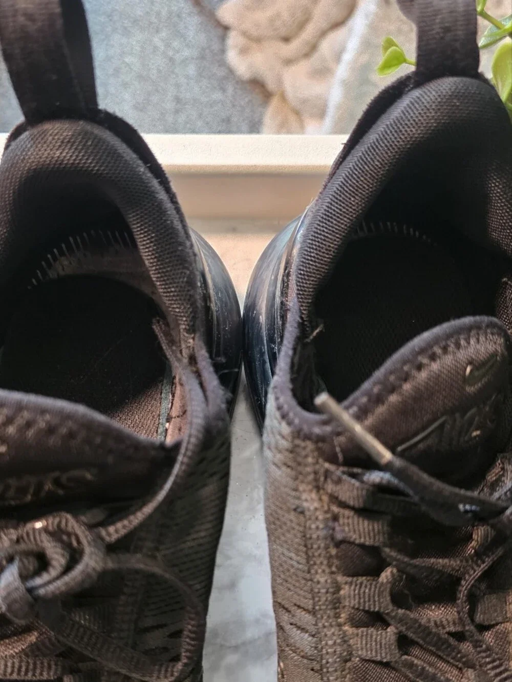 Nike Men’s Air Max 270 All-Black Athletic Sneakers Size 9